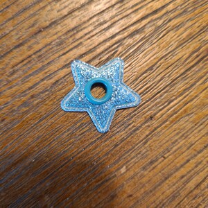 Star roller skate charm with glitter image 8