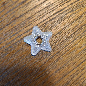 Star roller skate charm with glitter image 9