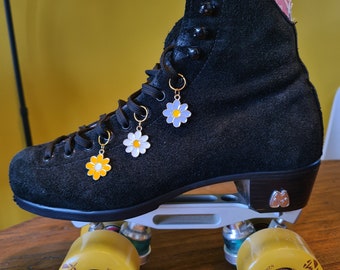 Enamel daisy lace charm roller skate accessories