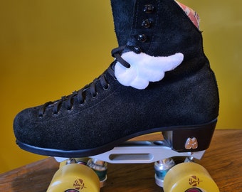 Furry fluffy angel wings for your roller skate