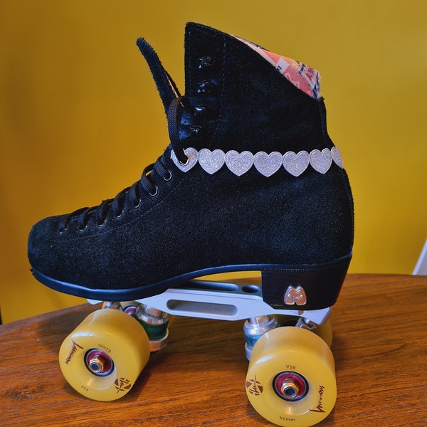 Glitter heart anklet for roller skates