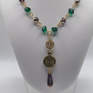 Art Deco Vintage Czech Glass Necklace in Emerald Green and Tanzanite Purple