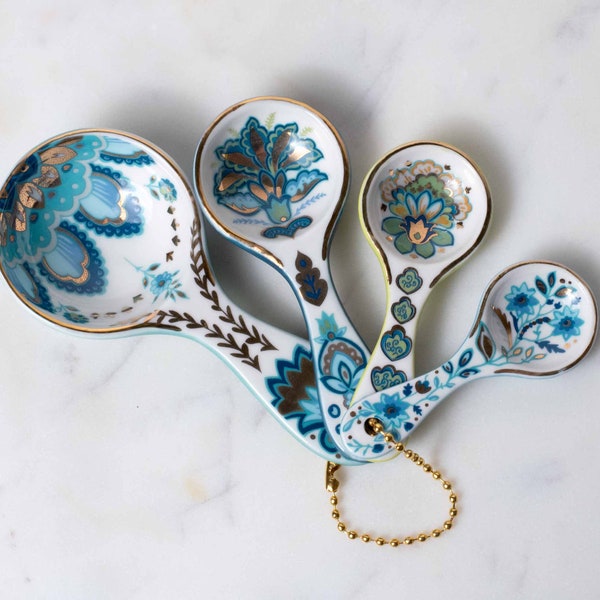 Mary DiSomma’s Ceramic Measuring Spoons Boxed Gift Set, Floral Print, Gold Overlay, Teal, Blue, Robin’s Egg Blue, Lime Green, Gold Chain