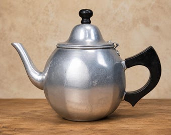 1930s Colonial Art Deco Teapot: Northern Quality Aluminum, Bakelite Handle