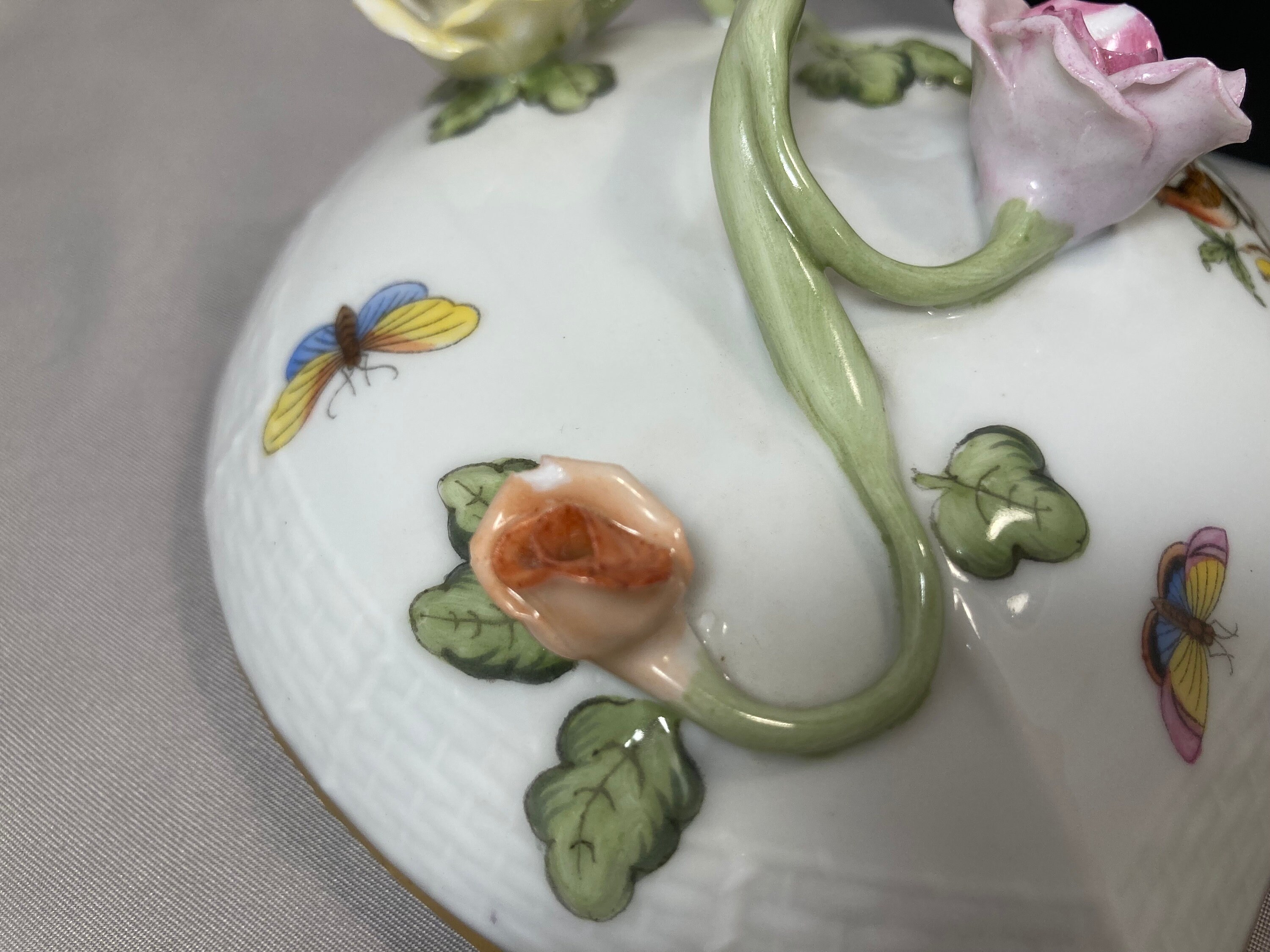 Herend Hungary Hand-painted Porcelain Rothschild Trinket Box Herend Hungary Hand-painted Porcelain Rothschild Trinket Box