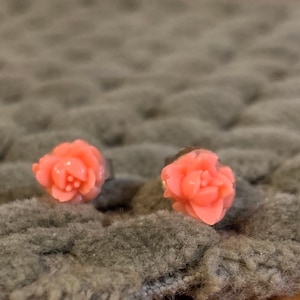 Vintage Small Pink Rose And Gold Earrings in Excellent Condition!!!