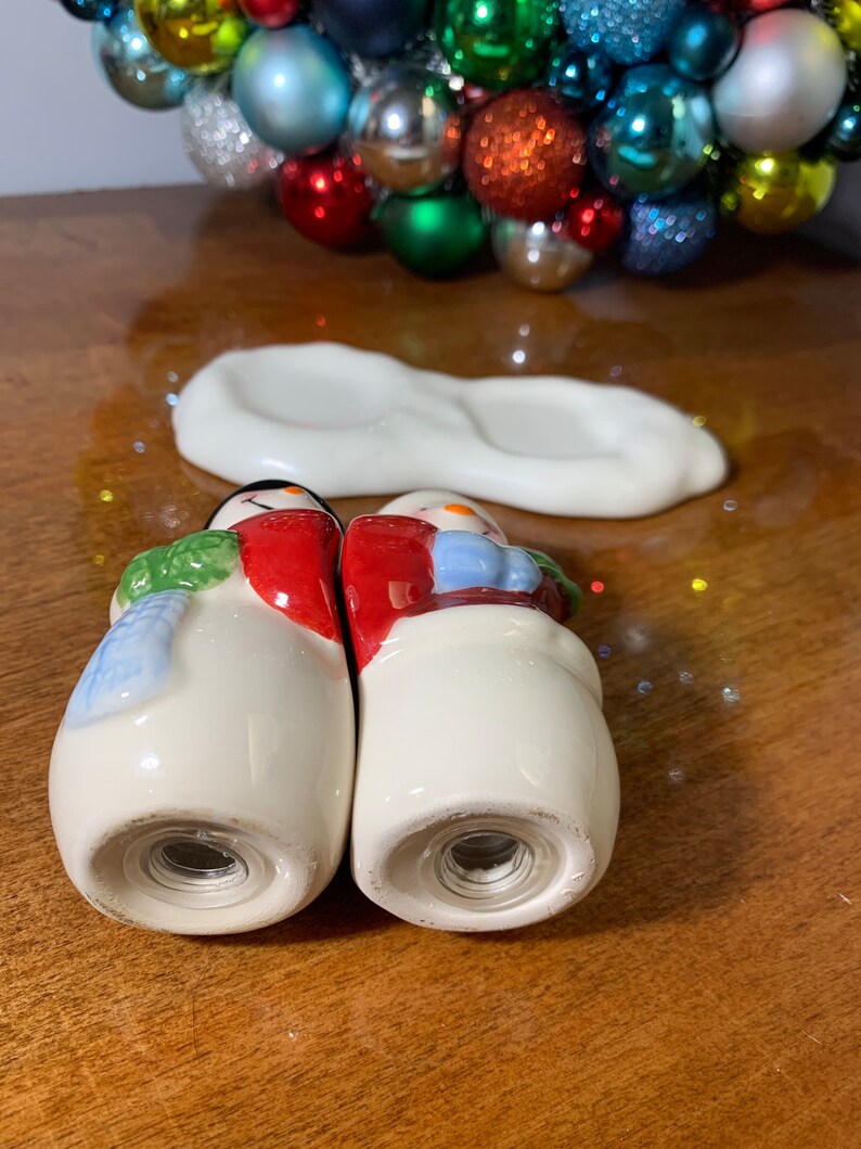 Hallmark Snowman Salt and Pepper Shaker - Thumbnail 5