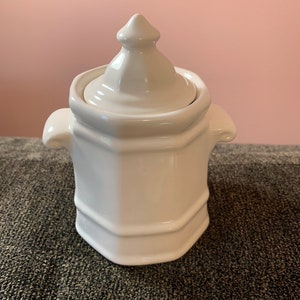 Pfaltzgraff Sugar Bowl with Lid- Ceramic Vintage Sugar Bowl in Excellent Condition!