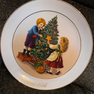 Avon Christmas 1982 Plate Ceramic Vintage Plate Christmas Memories Edition “Keeping the Christmas Tradition Plate with 22K Gold Trim!