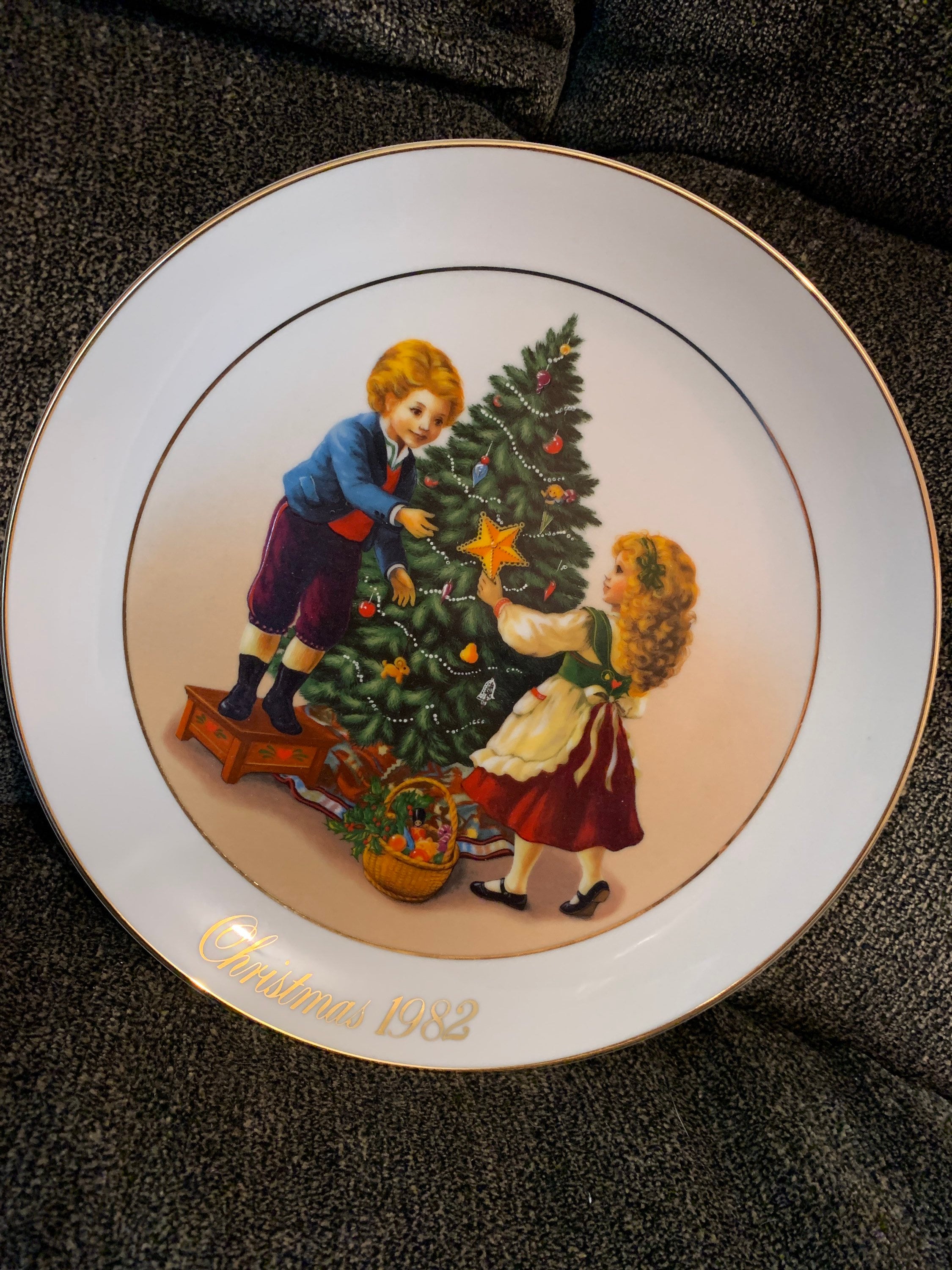 クリスマスプレート マリア1982 皿 il_fullxfull.4226495245_rujd.jpg