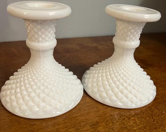 Coppia di portacandele vintage in vetro opalino Westmoreland English Hobnail, in ottime condizioni!