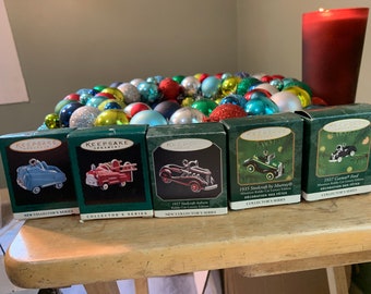 Hallmark Adornos de recuerdo de Navidad coleccionables &quot;Miniature Kiddie Car Classics&quot; ¡Serie de coleccionistas su elección de cinco en caja original!