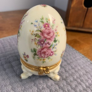 Footed Egg Trinket Box-Vintage Ceramic Lidded Trinket Box with Three Legs and Gold Trim by Baum Brother Formalities in Great Condition!