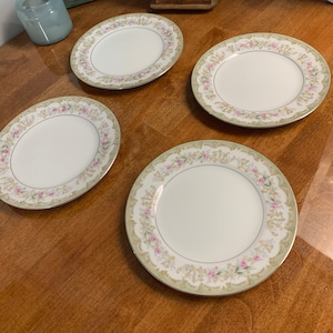 Meito China Kenwood Plate Set- Vintage Ceramic Floral Sage Green Set of Four Small Plates by Kenwood Japan in Excellent Condition!!
