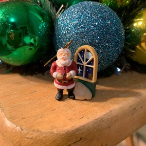 Hallmark Collectable Christmas Miniature 1997 “Jolly Old Santa” Keepsake Ornament In Original Box in Excellent Condition!