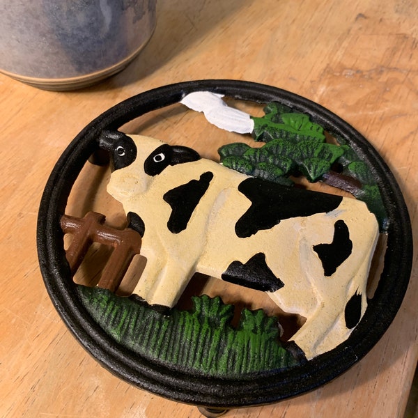 Heavy Cow Cast Iron Trivet Giftco Vintage Hand Painted Trivet In Original Box in Great Condition!