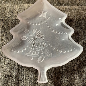Mikasa Christmas Plate- Vintage Frosted Crystal Christmas Tree Shaped 7” Plate in Original Box in Excellent Condition!