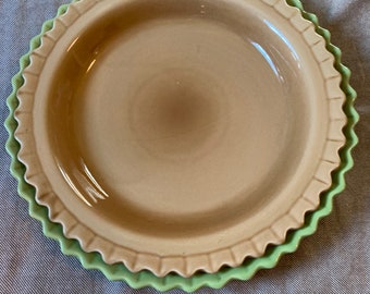 Ceramic Set of Two Vintage Pie Plates in Excellent Condition!