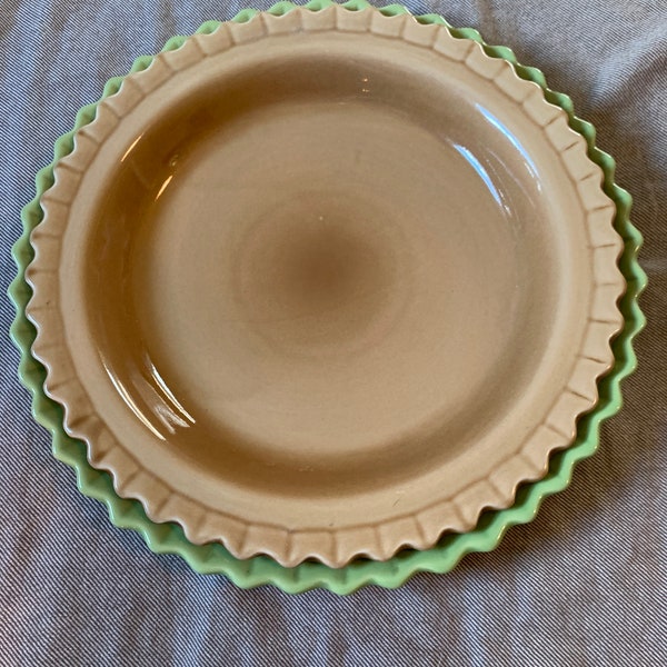 Ceramic Set of Two Vintage Pie Plates in Excellent Condition!
