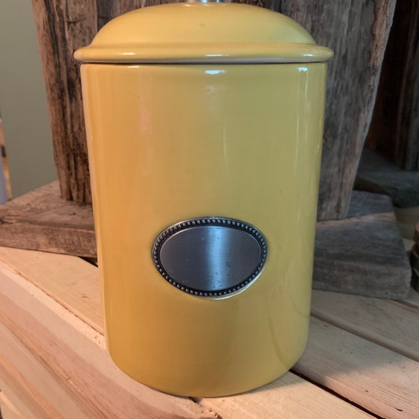 Large Yellow Ceramic Vintage Cookie Jar in Excellent Condition!