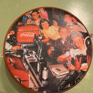 Small Collectible Coca Cola Brand 1991 Vintage Tin with Photographer and Kids at the Counter in Excellent Condition!