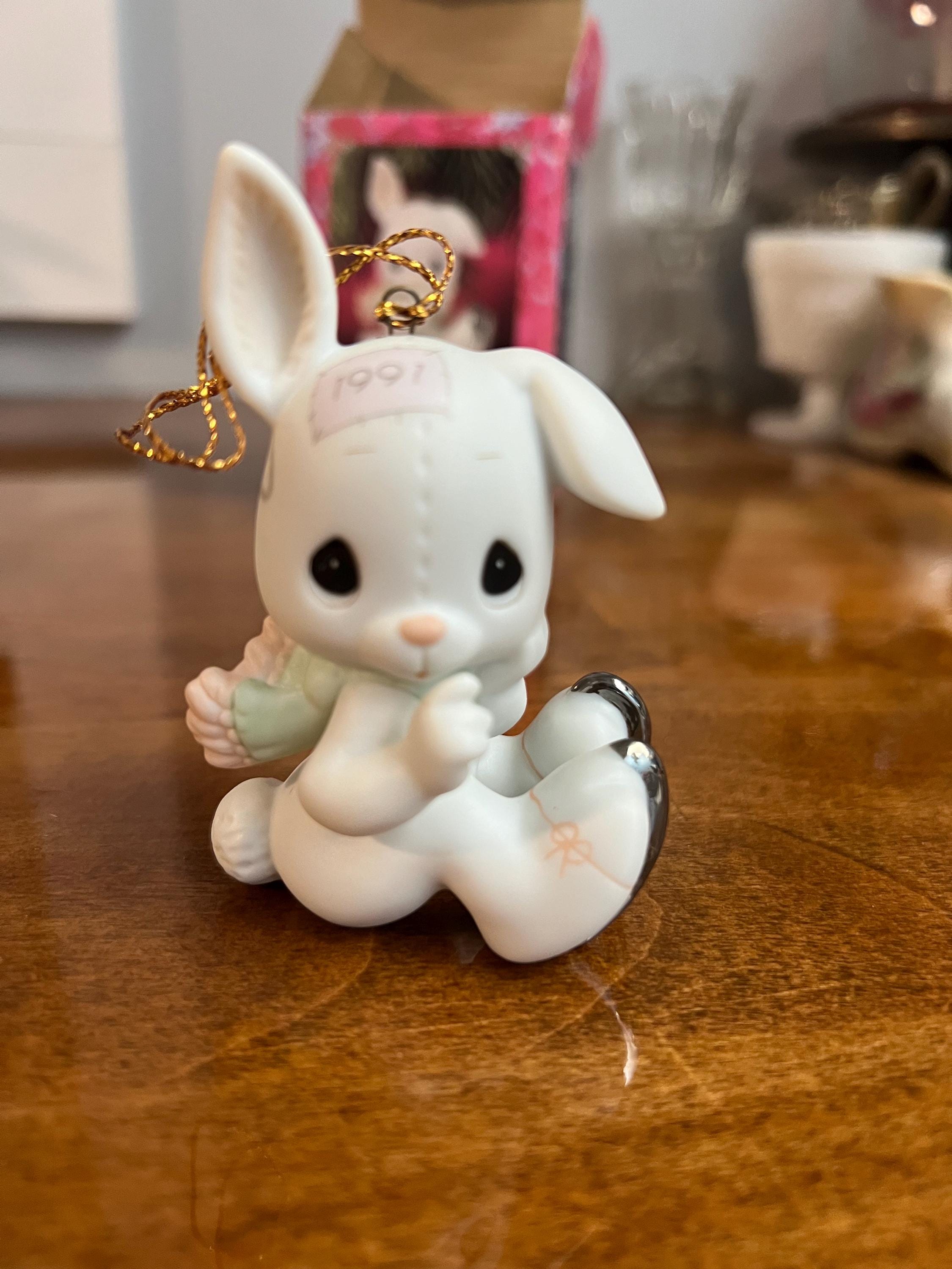 Enesco Precious Moments Collection Ornament “sno-bunny Falls for