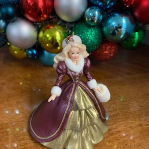 Hallmark Barbie Ornament- Collectable Vintage Mattel Barbie 1996 Hallmark Ornament in Excellent Condition!