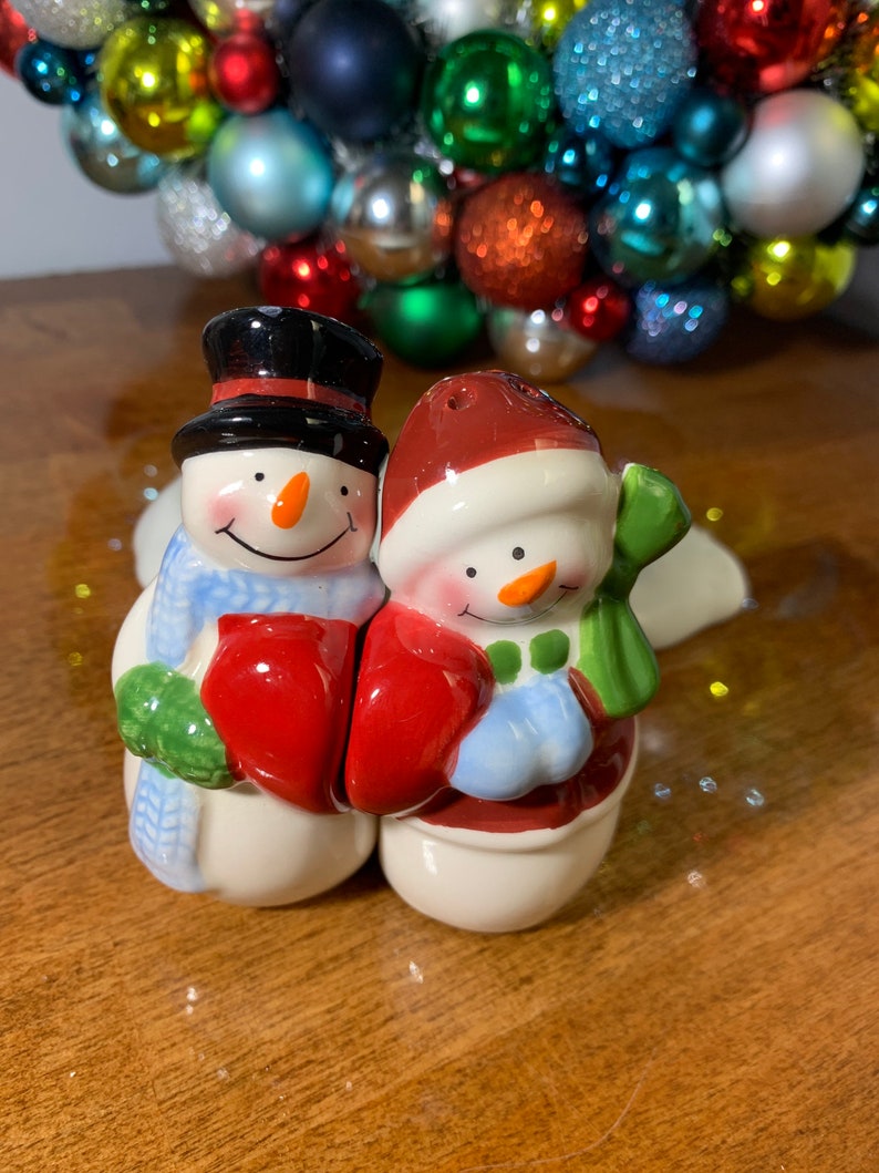 Hallmark Snowman Salt and Pepper Shaker - Thumbnail 3