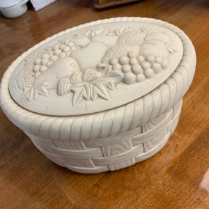 Fruit Basket Canister- Vintage Ceramic Lidded Fruit Themed Canister in Excellent Condition!!