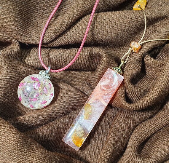 Resin cheap art necklace