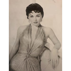 vintage Jeanne Crain photo actrice européenne noir et blanc 3,5 x 4,5 pouces Portrait glamour souvenirs hollywoodiens du milieu du siècle