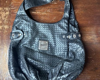 Vintage Guess Black Woven Faux Leather Hobo Shoulder Bag With Metal Logo Plate & Adjustable Strap