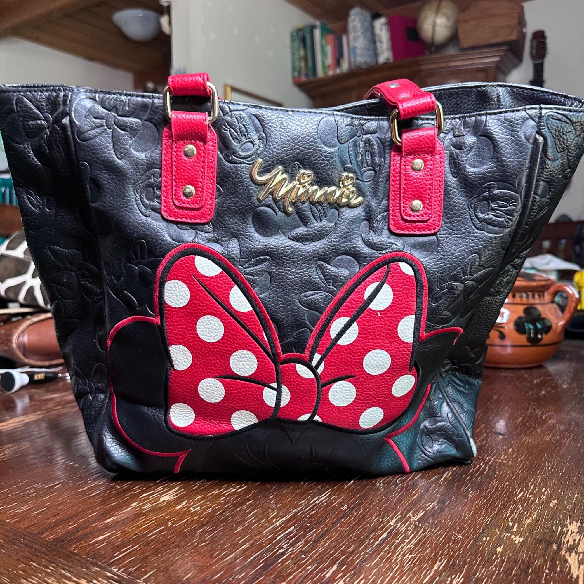 Loungefly ディズニー ミニーマウス トートバッグ エンボス加工 