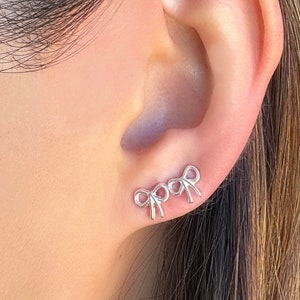 Zierliche Schleife Ohrstecker • 925 Sterling Silber, Schleife Ohrstecker, kleine zierliche Ohrringe, Geschenk Brautjungfer, Fliege Ohrstecker