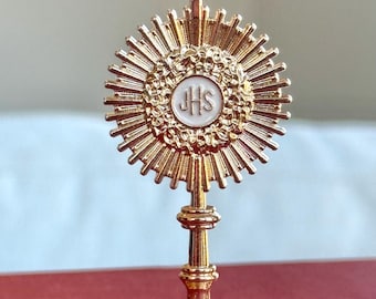 Custodia Eucarística en Miniatura / Decoración de Altar Católico Dorado / Exhibición del Santísimo Sacramento / Regalo de Sagrada Comunión