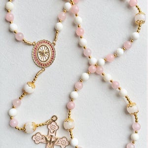 Rosario de aguamarina/cuarzo rosa hecho a mano: cuentas de selenita, cuarzo y ónix imagen 7