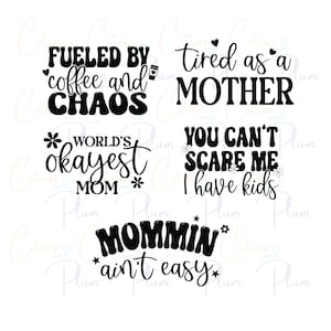 Pacchetto SVG per la festa della mamma per Cricut / Frasi divertenti per la mamma in formato PNG / Design per maglietta "Coffee Chaos Mom" / Regali stampabili per la mamma