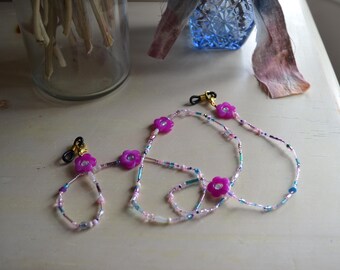 Grannycore Eye Glasses Chain with pastel Flower Beads: Lightweight Eyewear Necklace