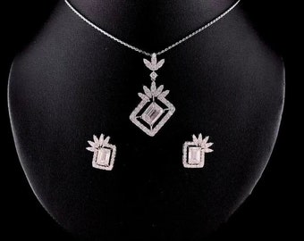 Smaragd und Rundschliff Diamanten 6.47tcw. Halskette und Ohrringe Set in 14k-18k Gold, Damen Schmuck, Schmuckset, Brautschmuck, Mode