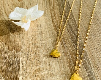 Collier en acier inoxydable doré avec chaine à maillons et pendentif cœur / Idée cadeau femme