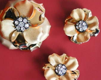 Vintage Gold Tone Floral Brooch & Clip Earring Set: Rhinestone Pistil