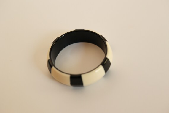 Vintage Lucite Black and White Large Bangle Brace… - image 2