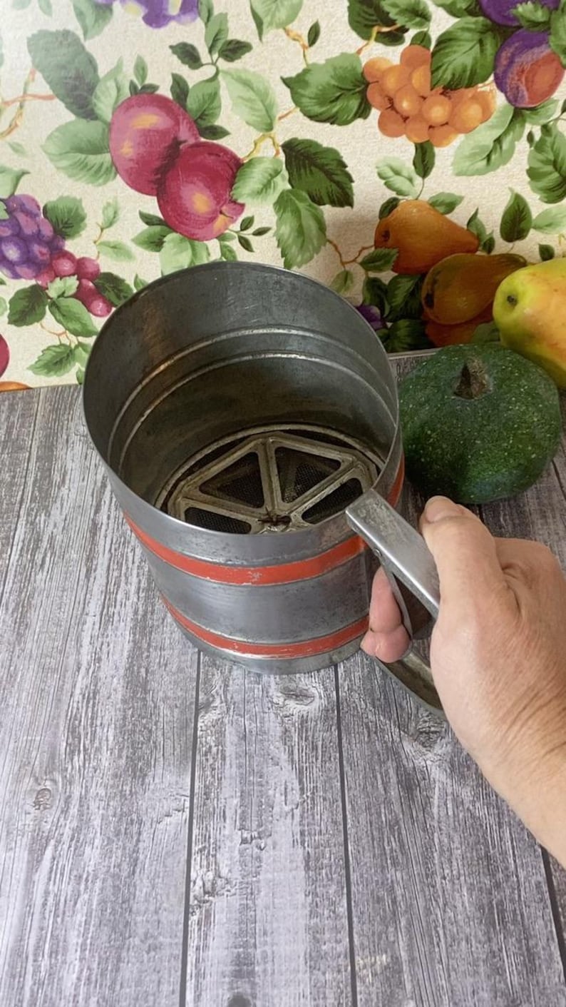 Sifter Colored Vintage Metal Flour Sifter | Retro Kitchen Decor | 1950s Kitchenware - Etsy