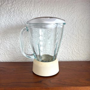 Oster Blender Square Glass Jar Container with Lid | Pitcher Replacement Part 5 Cup 1.25 L Blue Tint Glass