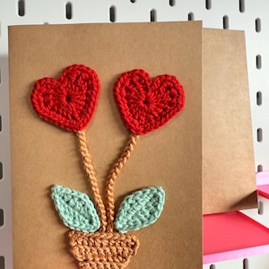 Carte de plante coeurs au crochet, anniversaire, carte de Saint-Valentin. (Fait main)