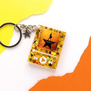 Hamilton Resin Schlüsselanhänger – Broadway Schlüsselanhänger – Musical Player Schlüsselanhänger – Spotify Schlüsselanhänger – personalisierter Schlüsselanhänger – Resin