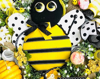 Bee wreath