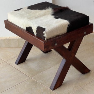 Tamborete otomano X de couro preto e branco