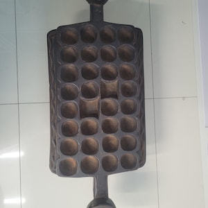 Antique African Art, Figural Bao Mancala Board Game