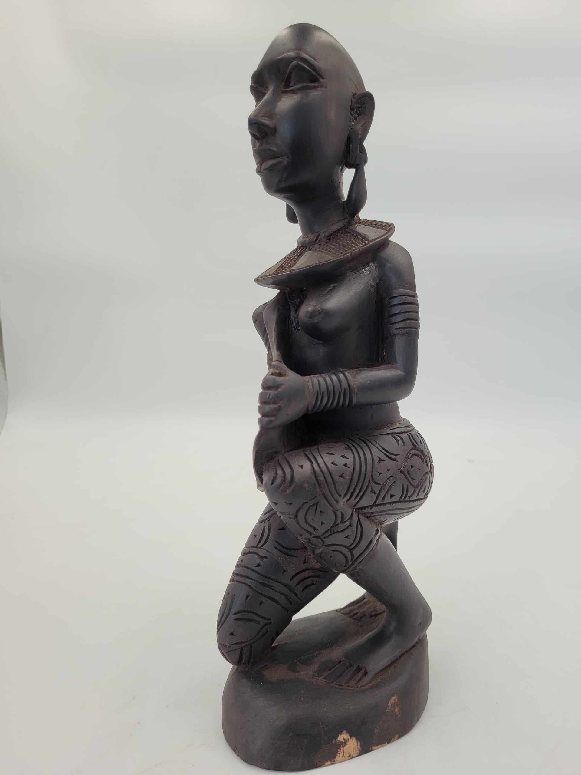 アフリカ美術、マサイ族の女性の木製手彫り彫刻 - Etsy 日本